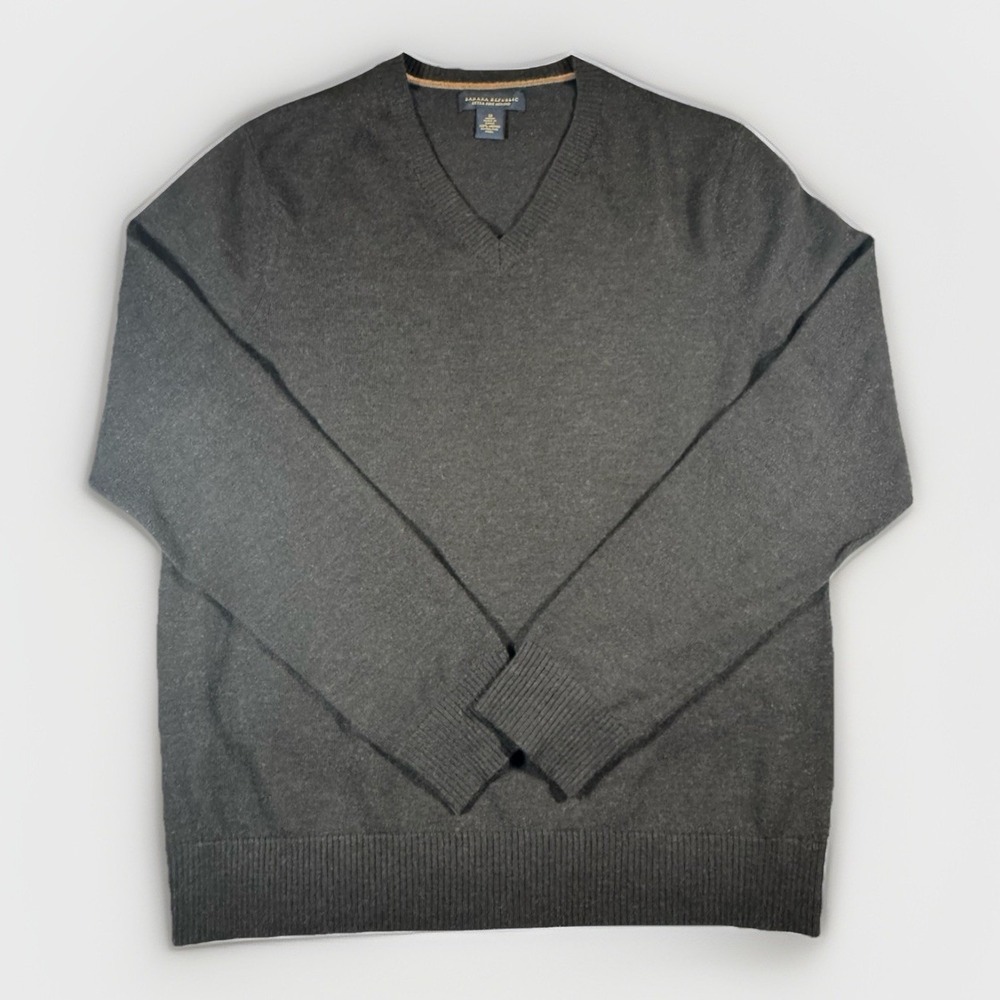 Banana Republic Mens Medium Merino Wool V Neck Sweater Gray Extra Fine